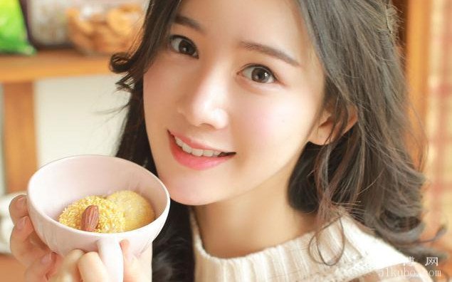 一哄就不生气的星座女:处女女、双鱼女、射手女（耳根子软）