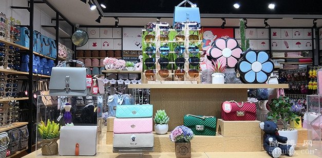 好听的小百货店名称：独特新颖（万里挑一）