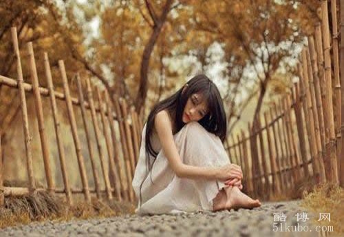 一瞬间人心崩塌的句子说说：瞬间泪目（精选30句）