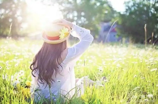 女人心态阳光的句子抖音文案说说短句：自信又美丽（精选）