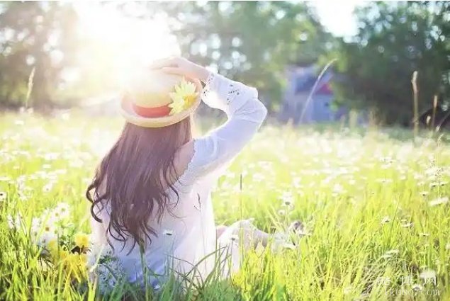 女人心态阳光的句子抖音文案说说：简短又文艺（精选）
