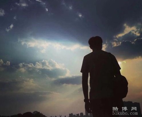 男人伤感爱情签名短句：深情又扎心（精选）