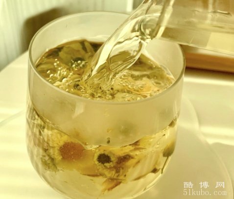 立秋适合喝什么茶：菊花茶/金银花茶/大麦茶/乌龙茶/柚子茶
